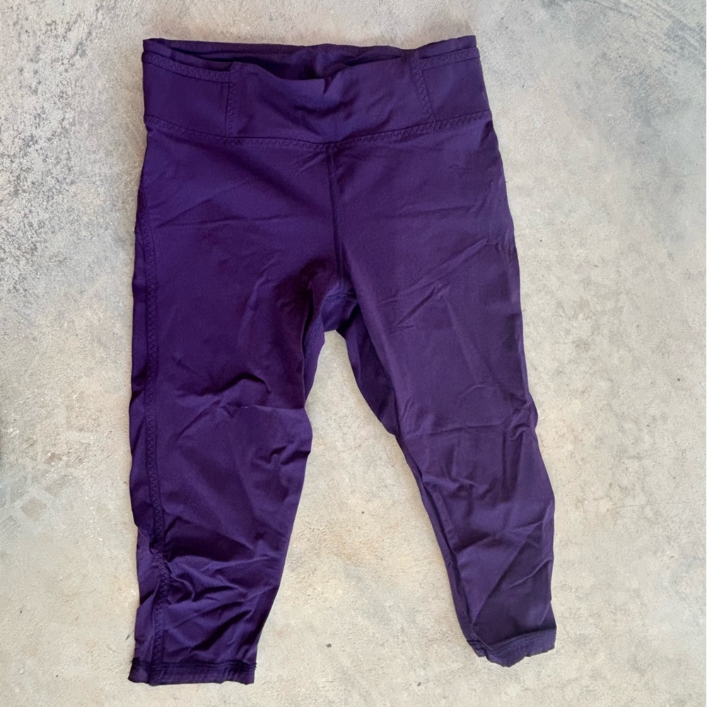 Lululemon Crop Yoga Pant Legging in Plum